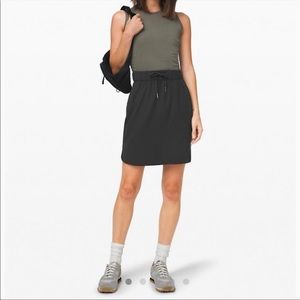Lululemon On The Fly Skirt Black Size 8